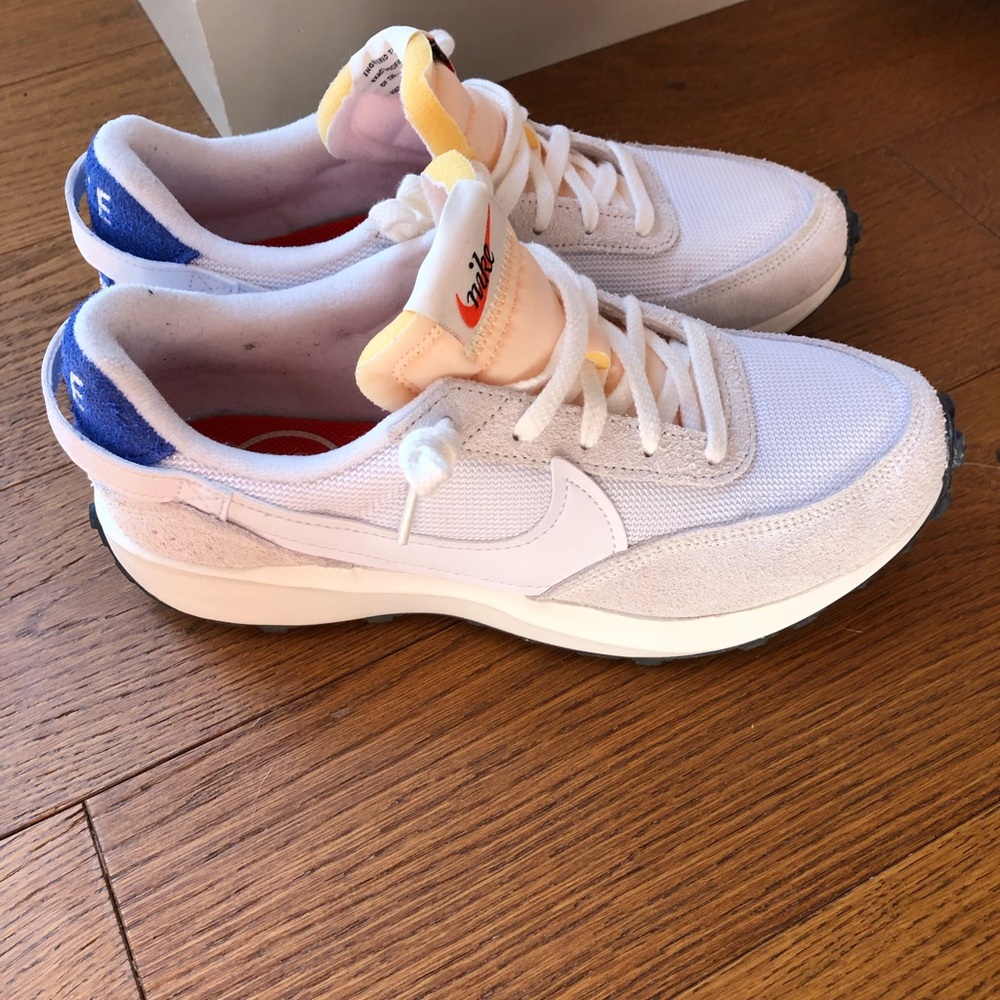 Nike Waffle Retro Women’s White and Blue Sneakers